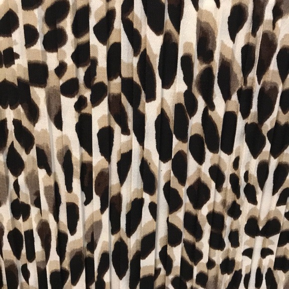 Leopard Mid-Length Three-Quarter Sleeve Blouse - Picture 3 of 8